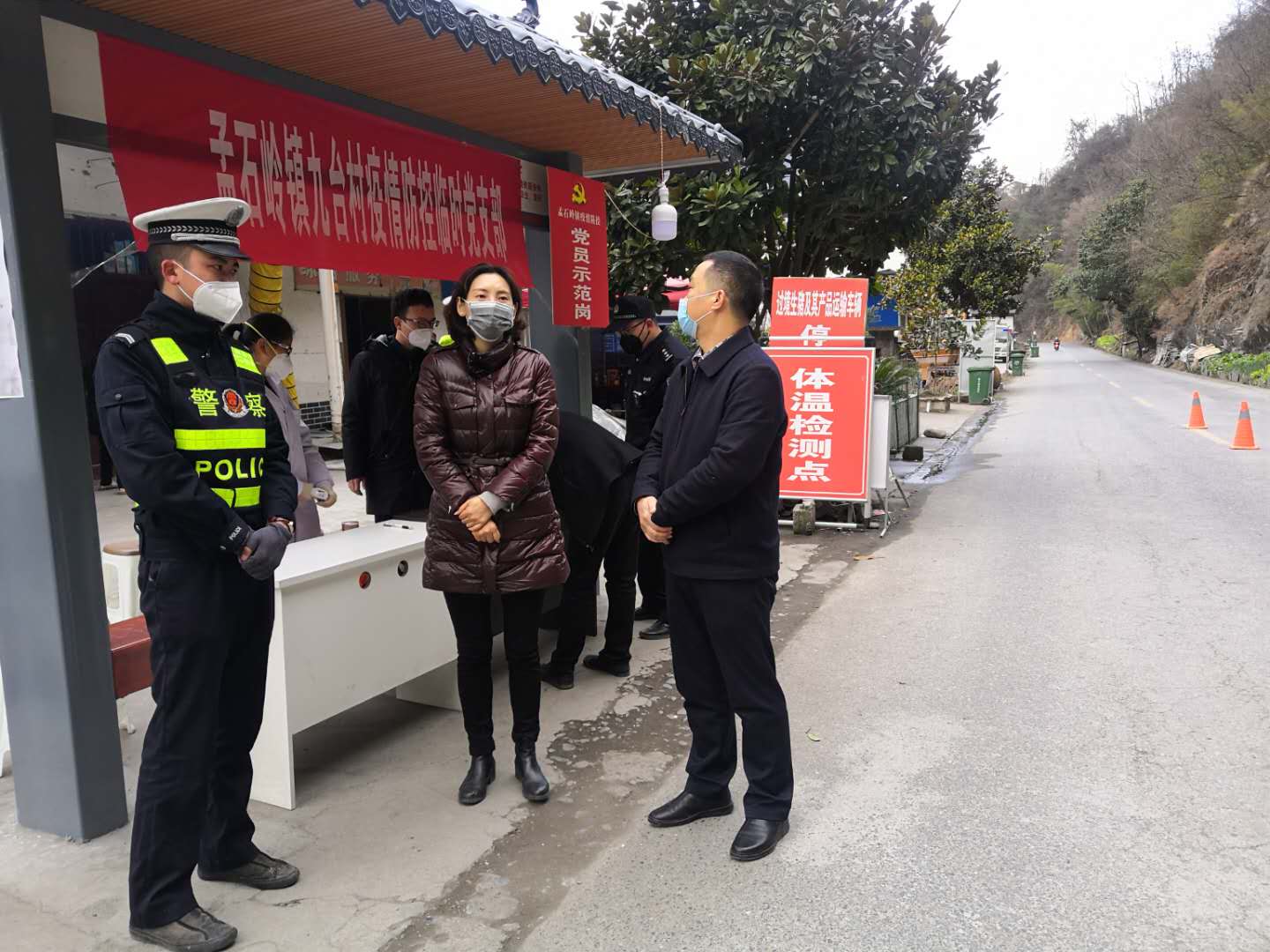 防控新冠肺炎61岚皋在行动陈磊到镇检查复工复产和疫情防疫工作