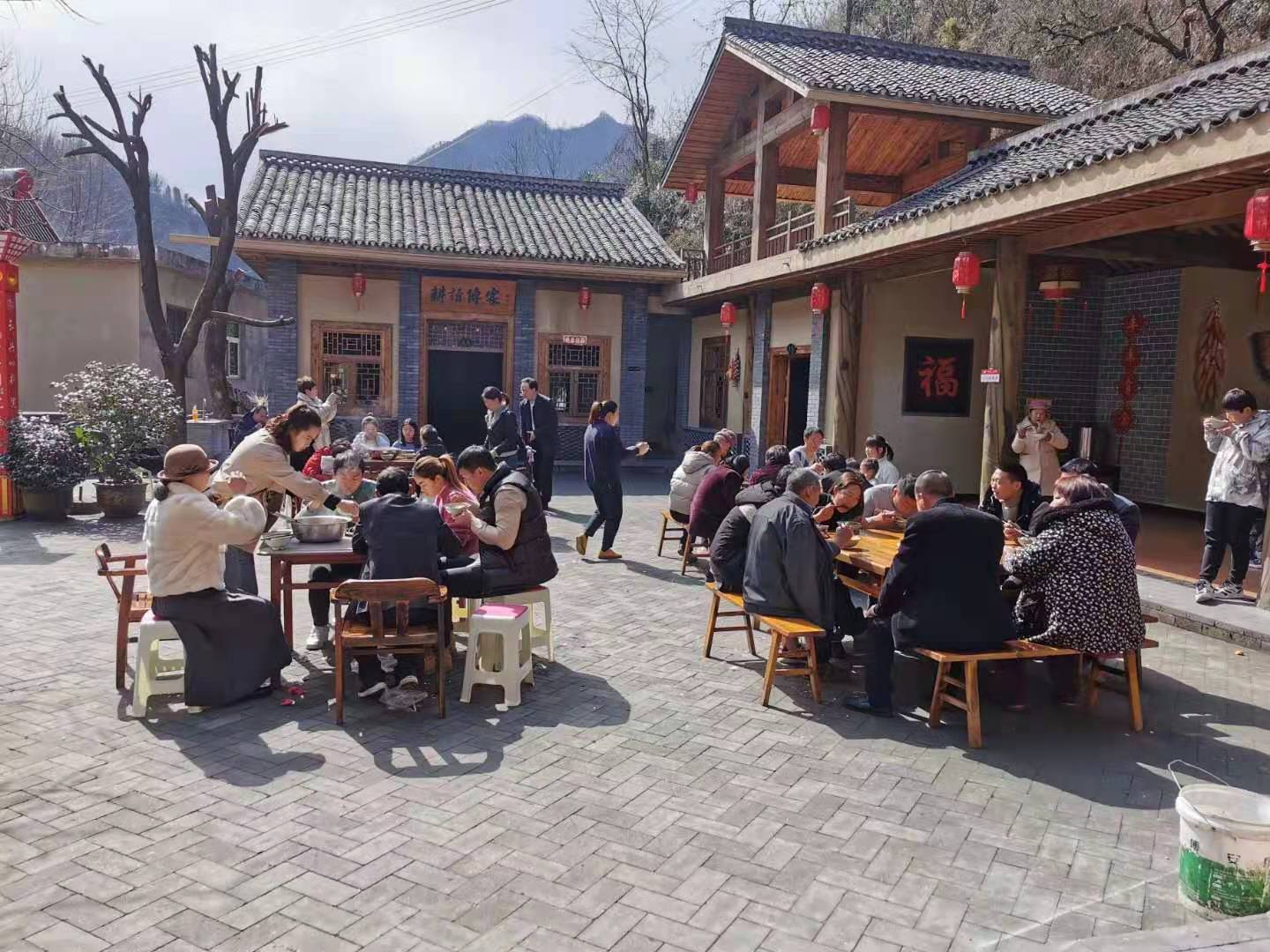 春节不打烊,杨家院子人气火爆-岚皋县人民政府