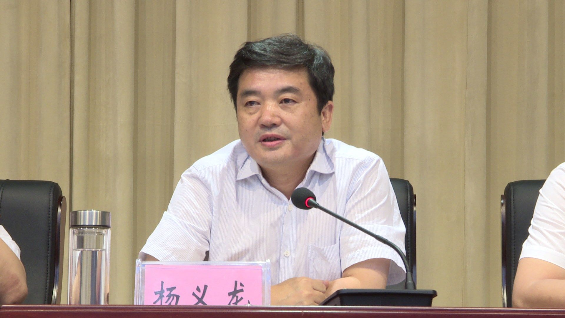 岚皋县召开全县领导干部大会