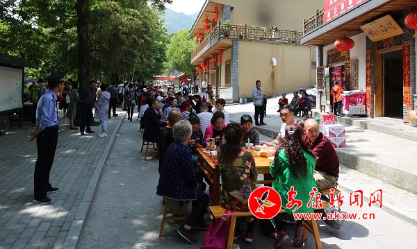 长桌宴1.jpg